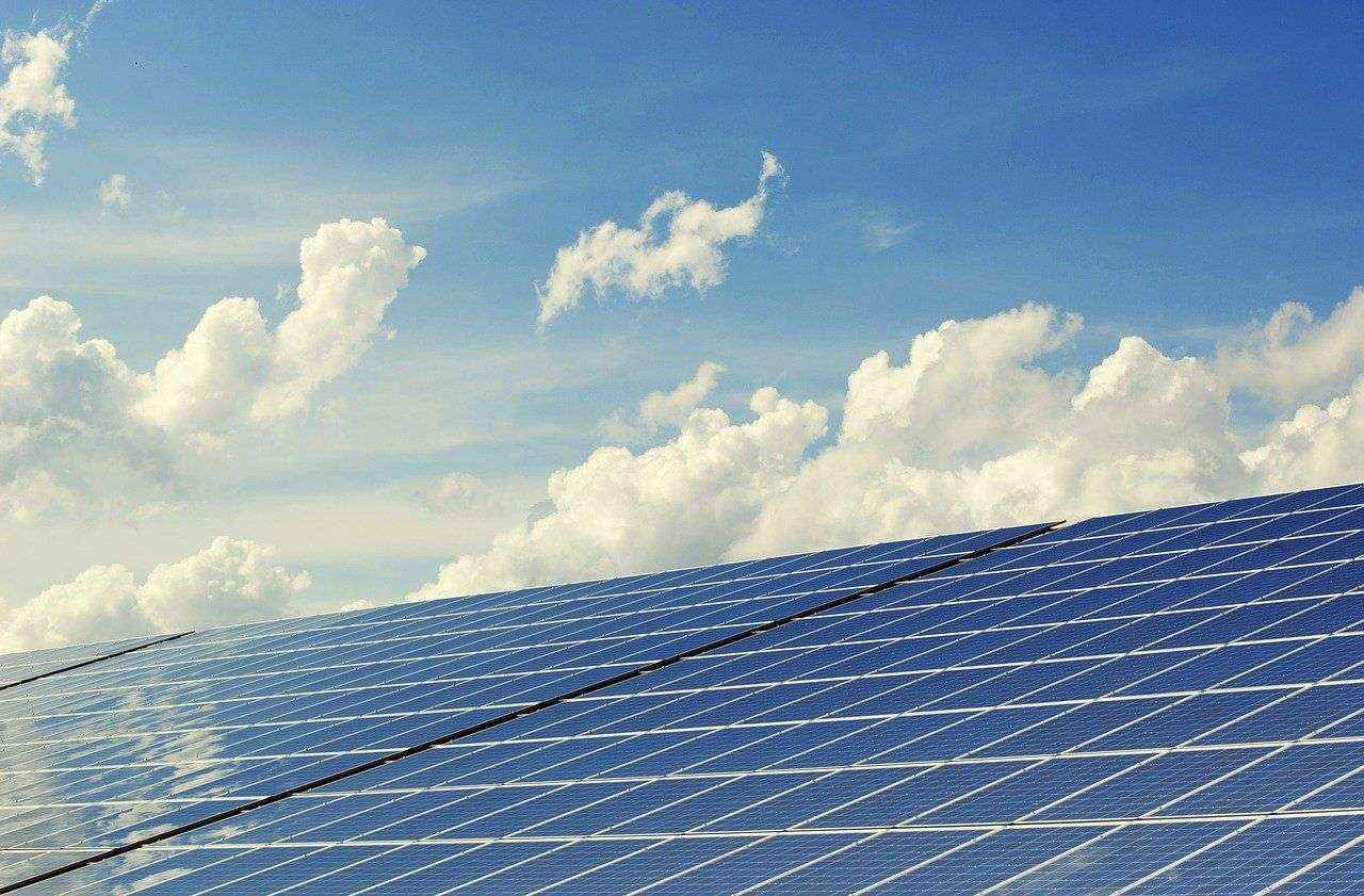 Andalucía casi duplica su potencia fotovoltaica conectada a la red, según la Agencia Andaluza de la Energía