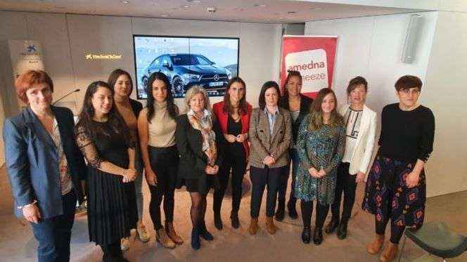 Once emprendedoras presentan sus proyectos de negocio en el programa Mujer Emprende