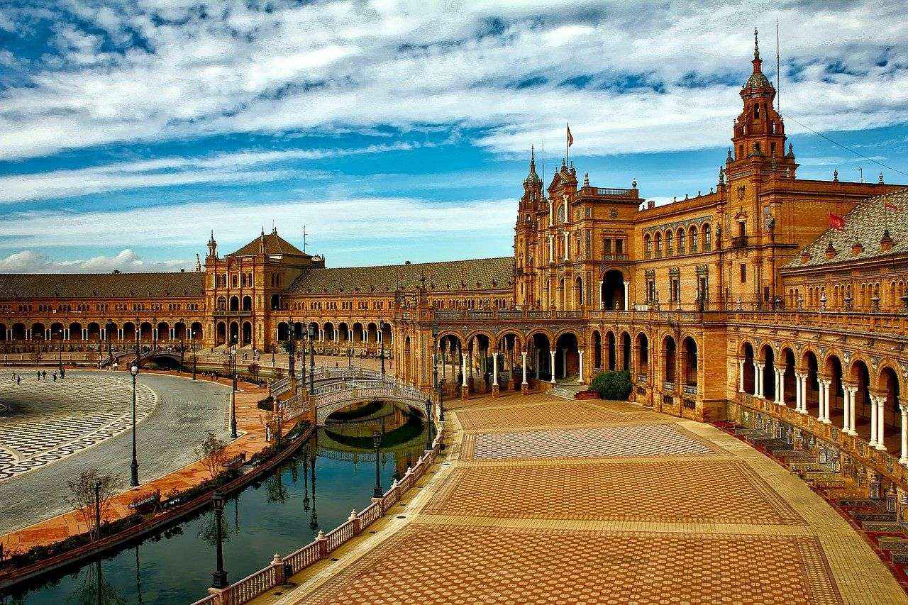 La ciudad de Sevilla cierra 2019 con récord de viajeros, según periódicos de Sevilla