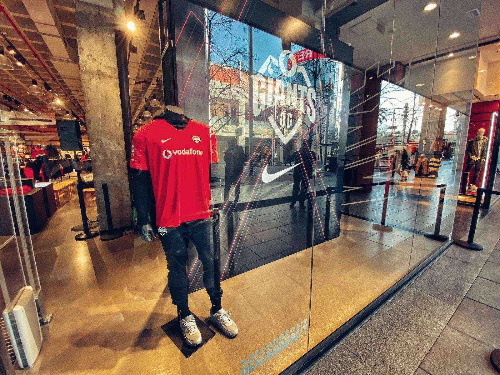 La nueva equipación oficial de Vodafone Giants se presenta en sociedad