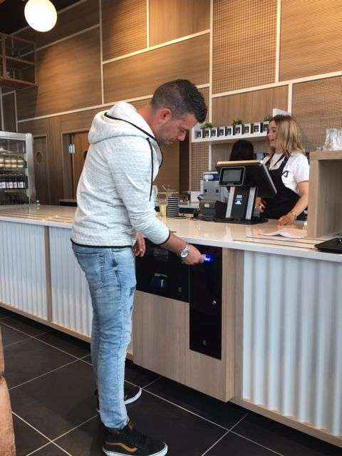 LK Bitronic ayuda a mejorar la higiene en los negocios con los cajones automáticos
