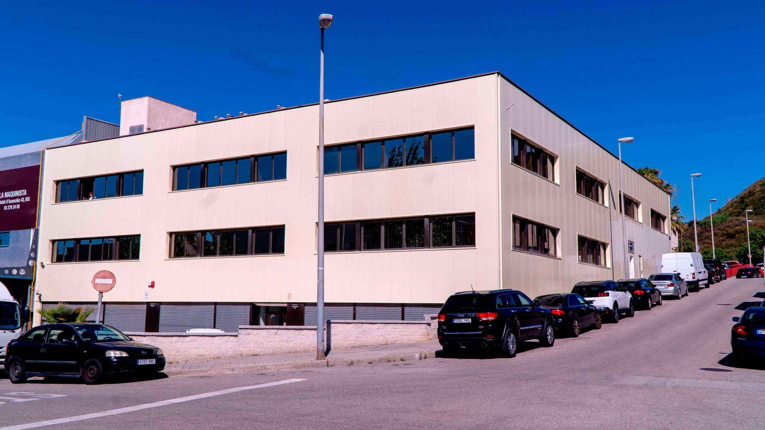 Enrique Tomás inaugura nueva sede en Badalona