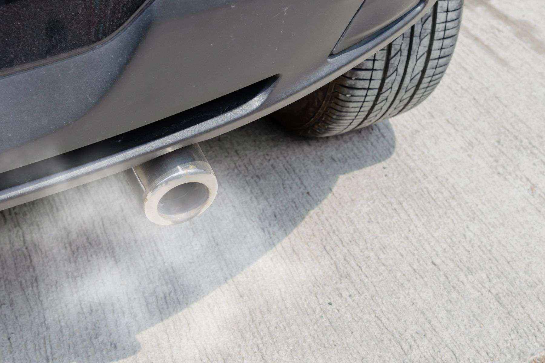Mi coche echa humo. ¿Qué puede ser? Soluciones por Automocion Alberdi