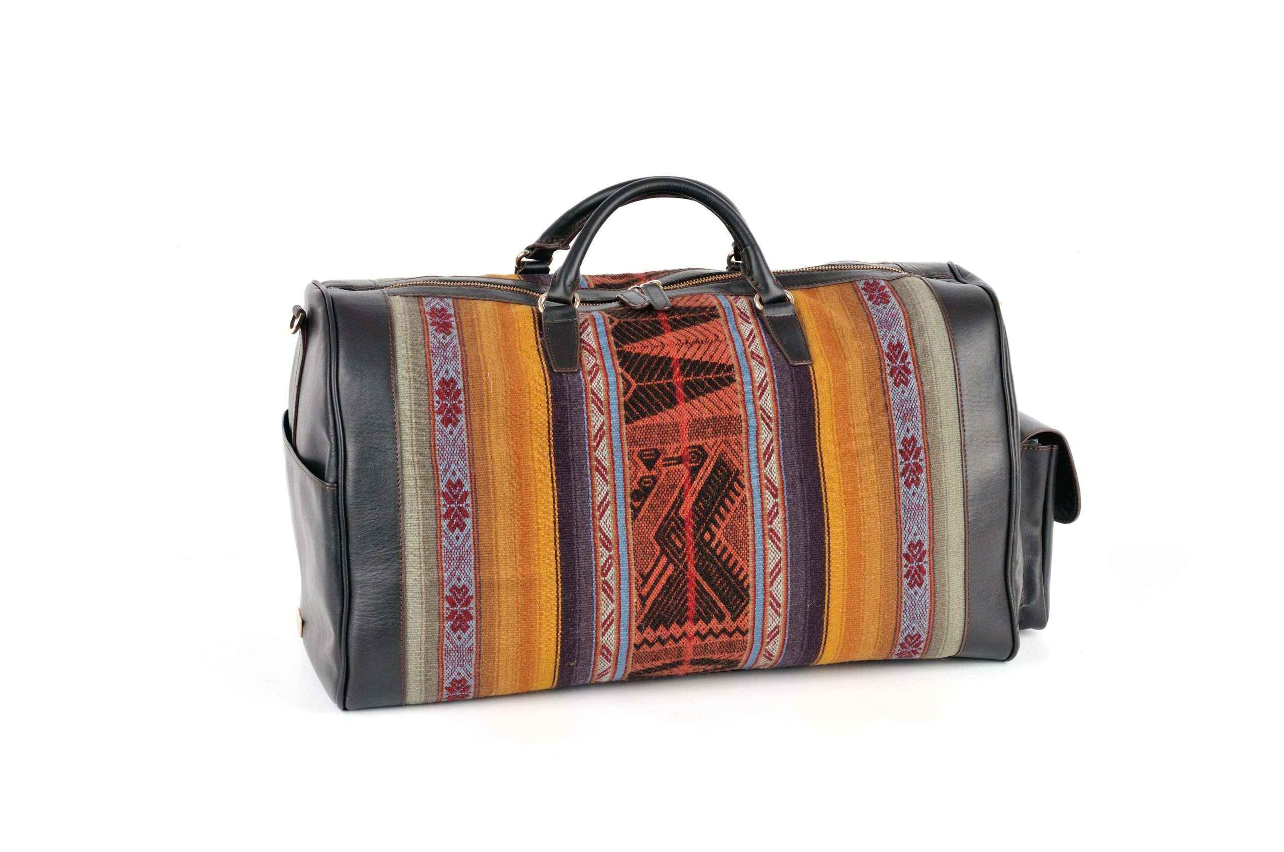 Tsuru, marca de bolsos con valores, lanza en España su colección "T’ata Inti"