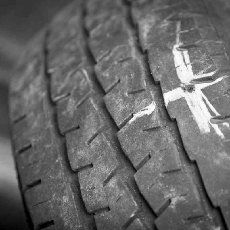 Arreglar pinchazo coche en Pamplona en Automoción Alberdi