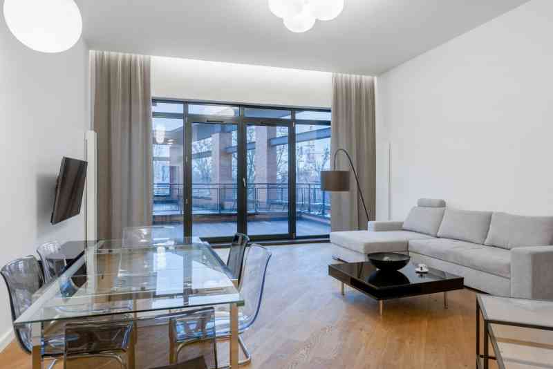 Éxito de la moda del cristal en la decoración de espacios