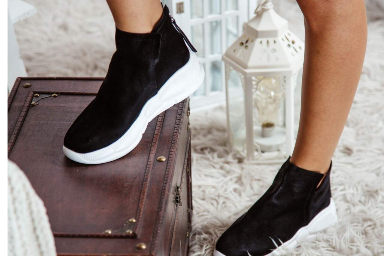 ¿Qué son las zapatillas calcetín? ¿Por qué están de moda?