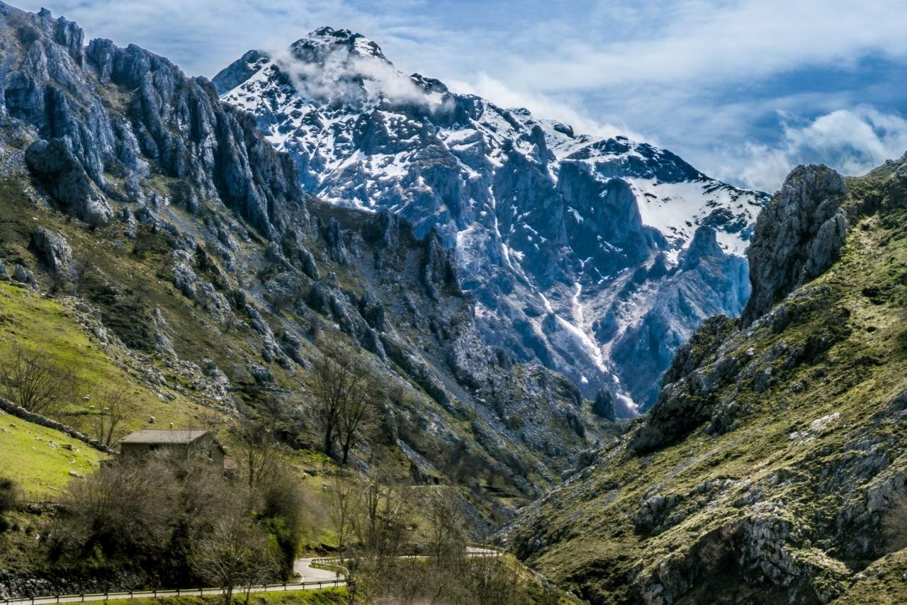 El mejor descenso canoa y alojamiento en picos de Europa