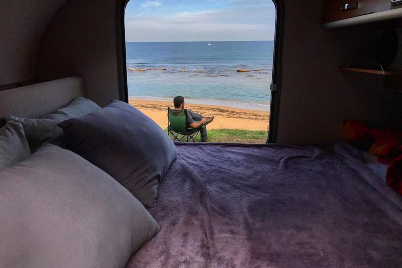 Viajar con caravanas pequeñas: las características de las mini caravanas por dentro