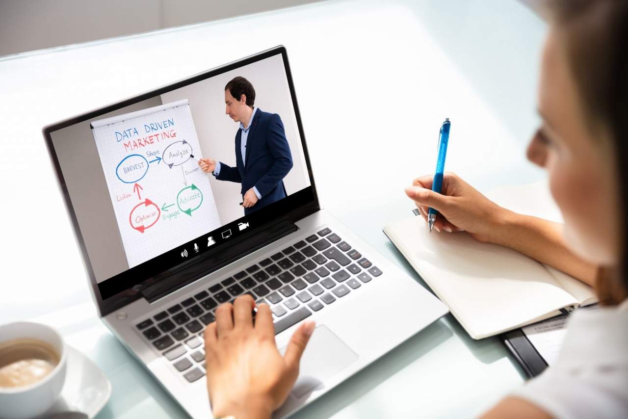 Centros especializados como Edil formación experimentan un aumento de la demanda de formación online en el último año
