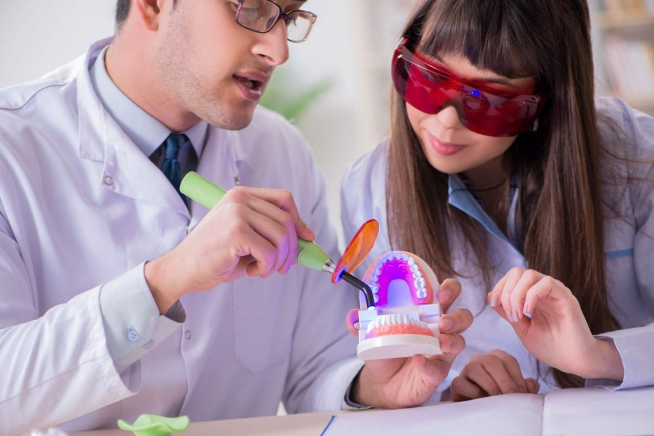Helident Training Center imparte el curso de estética dental en España online