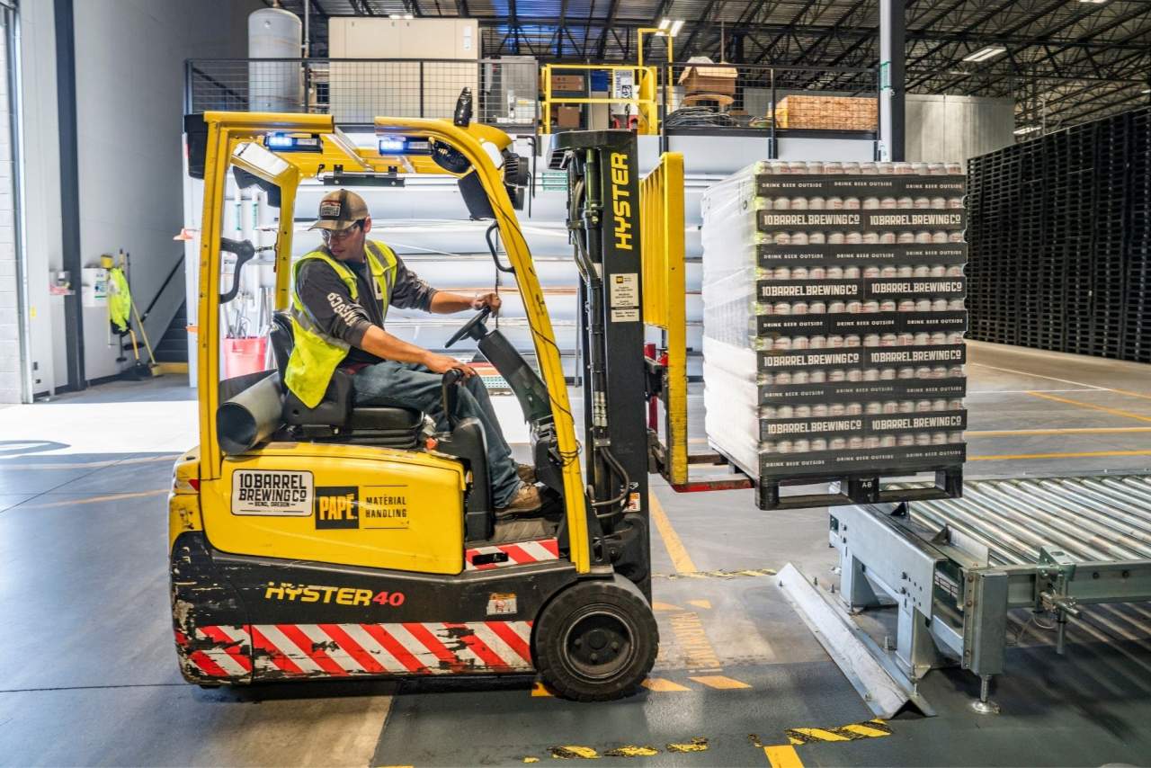 HP Elevación: Empresa especializada en carretillas elevadoras eléctricas a nivel español
