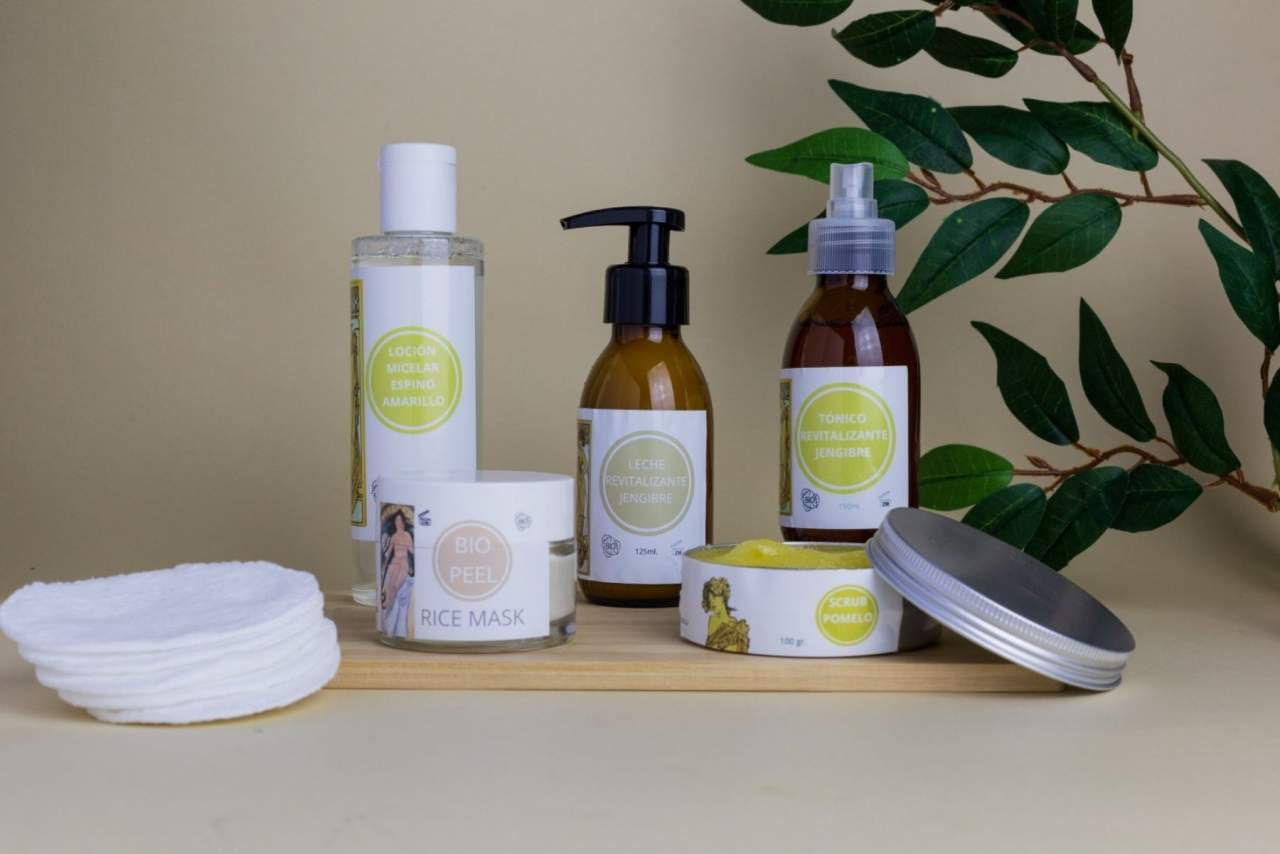 La marca de cosmética natural online diseñada por las doctoras Ciscar se llama Issim