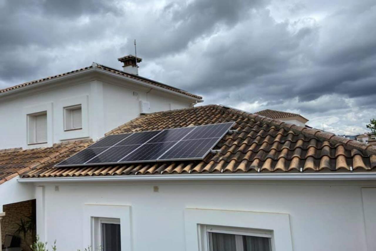AGRUPACIONES & SOLUCIONES SOLARES: Instalación de placas fotovoltaicas. La revolución de la energía solar fotovoltaica