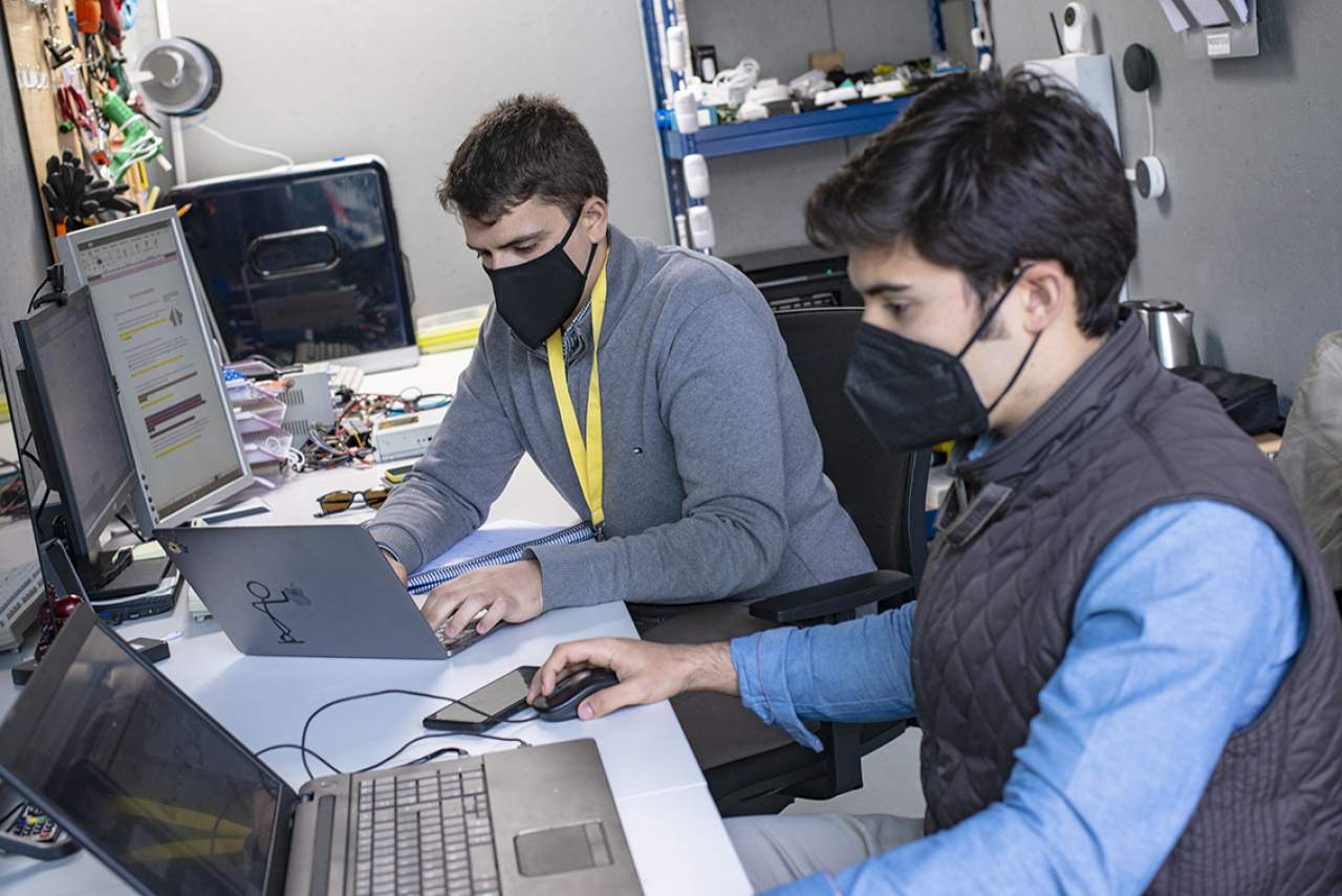 Indotem: dos emprendedores españoles crean una teleasistencia para garantizar la seguridad no invasiva de los mayores