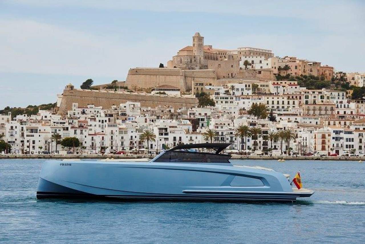 Yacht IN Ibiza: alquiler de barco en Ibiza