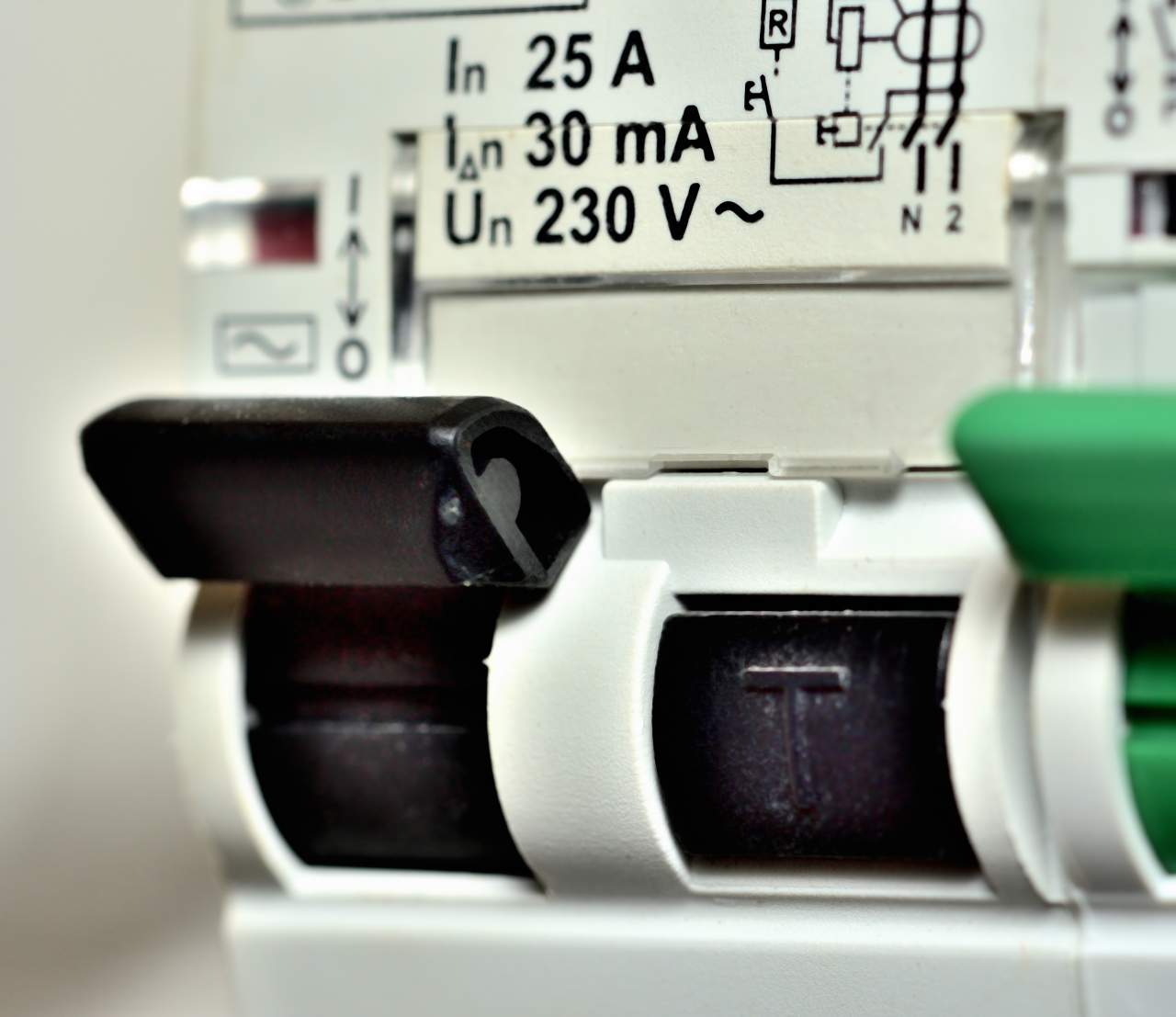 Cadenza Electric: Venta de diferencial superinmunizado Schneider y magnetotérmico Schneider a precios rebajados