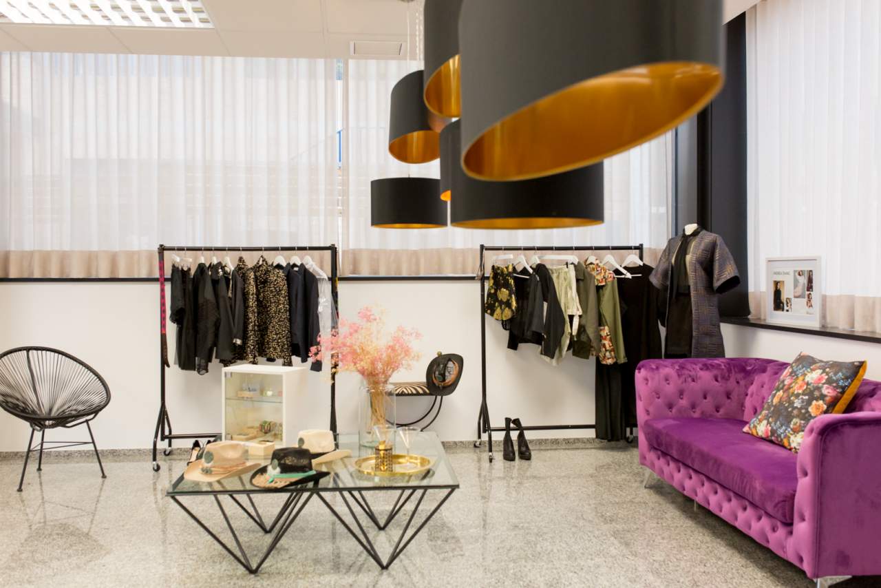 Las actrices Andrea Duro y Eva Isanta visitan Ibiza Showroom by NM