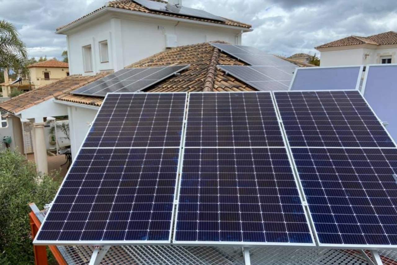 Instalar placas fotovoltaicas en casa con la empresa especializada AGRUPACIONES & SOLUCIONES SOLARES
