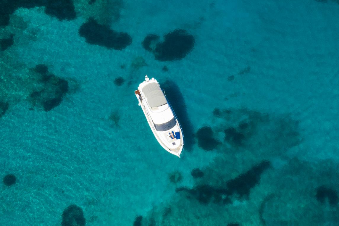 Alboran Charters dispone de un servicio de alquiler barco