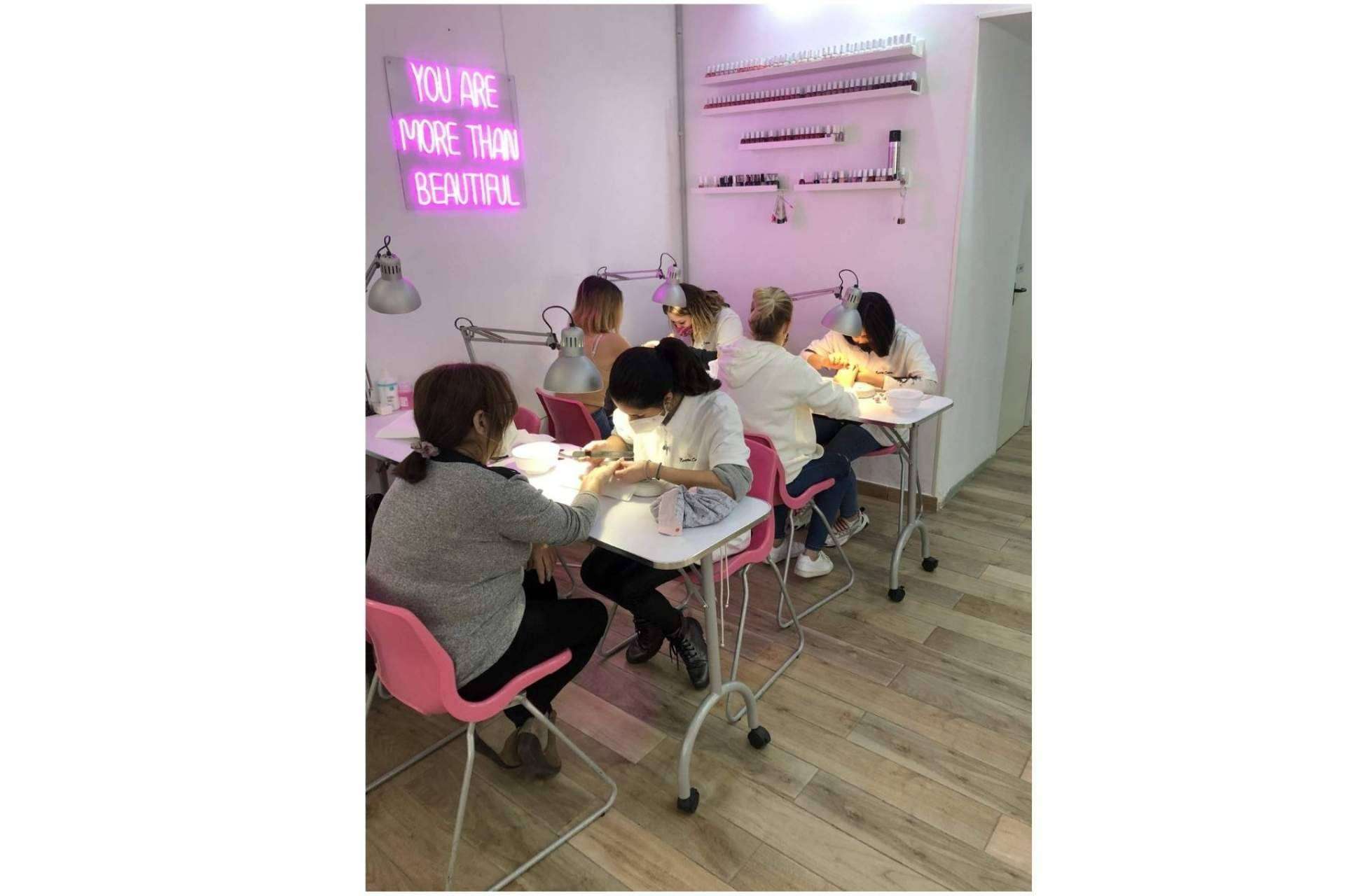 ¿Cuáles son los mejores cursos FP de peluquería en Barcelona?: Academia Colors
