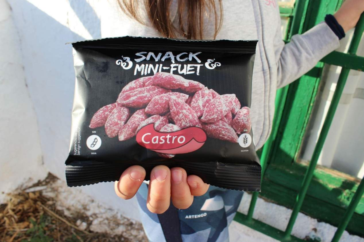 La querida fábrica de Embutidos Castro siembra popularidad con sus sticks de fuet