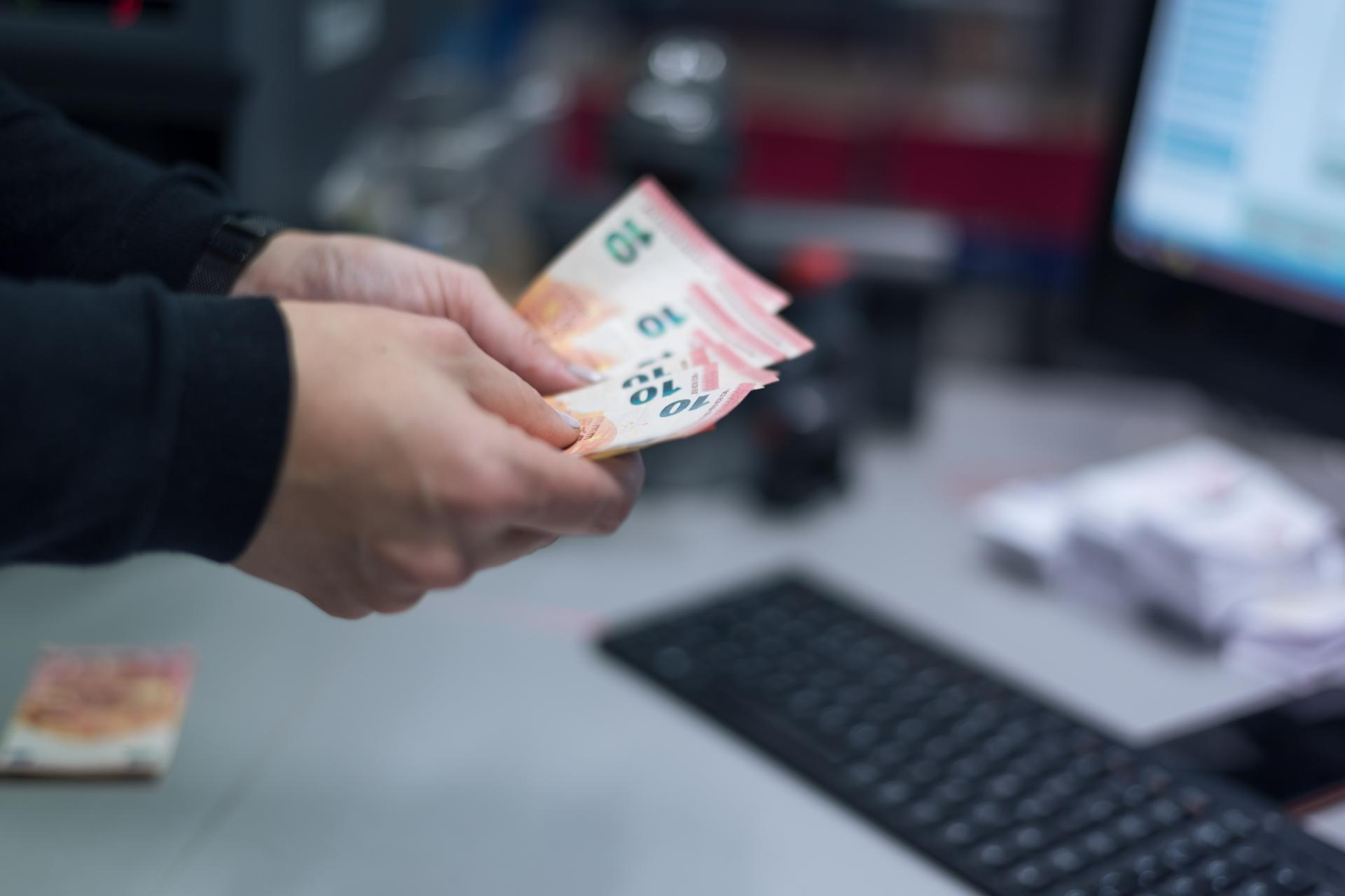 Víctimas del Crédito explica qué sucede cuando existen contratos de tarjetas con cláusulas abusivas
