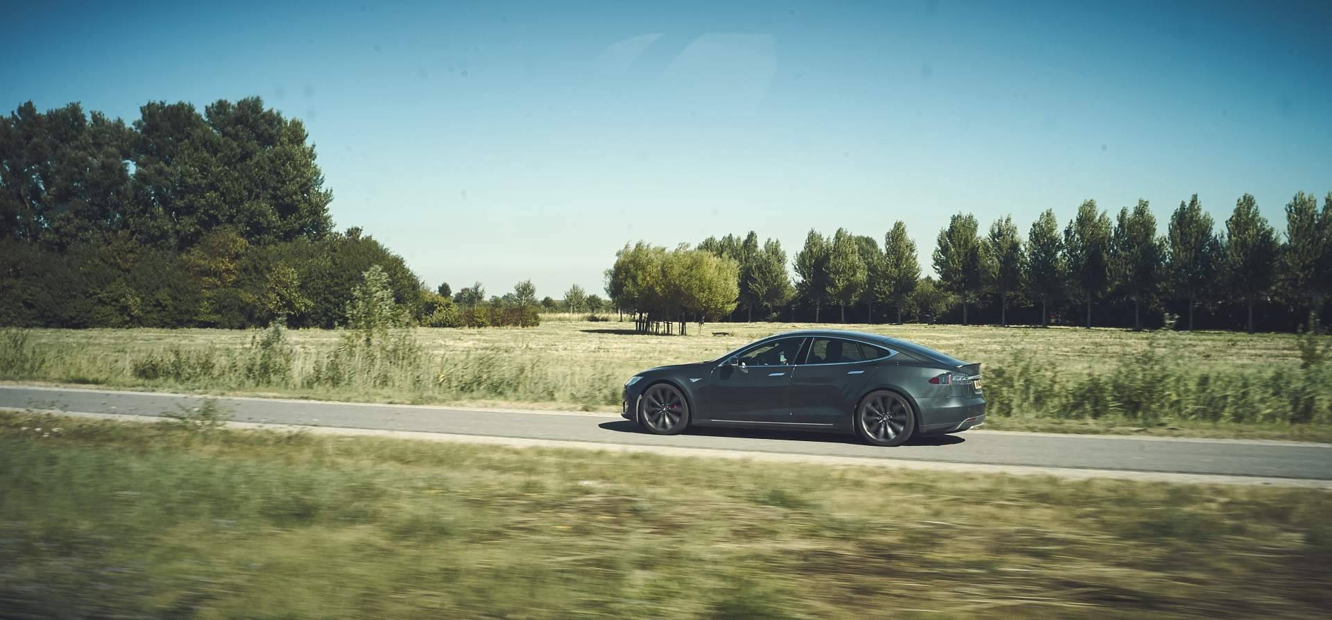 Future Drive: Alquilar un vehículo Tesla