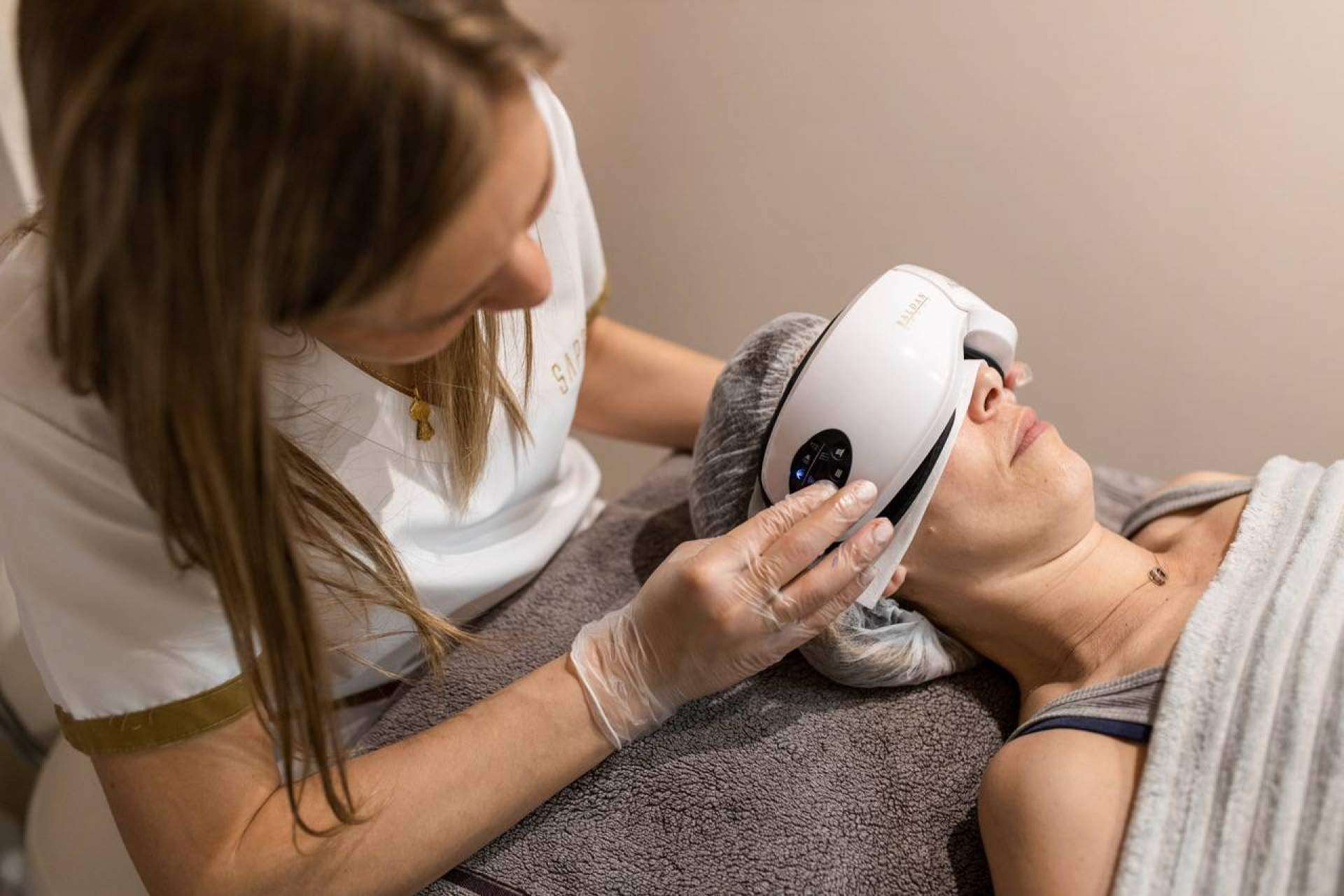 Sapphira Privé Logroño ofrece el exclusivo tratamiento con las gafas de presoterapia ocular Iridium