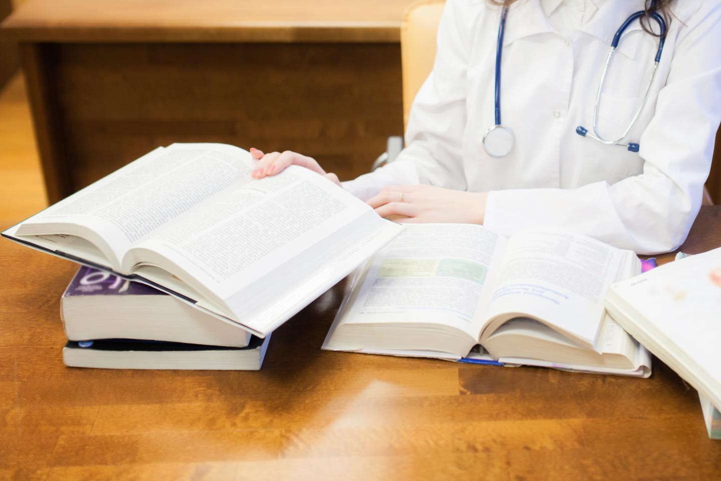 Ayuda Universitaria Cum Laude: ¿Cómo enfocar una tesis doctoral?