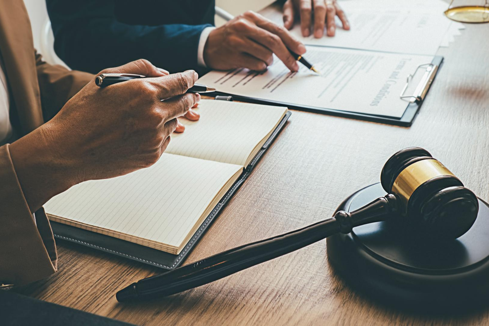 Servicio de abogado mercantil en el bufete de abogados Ackermann & Schwartz