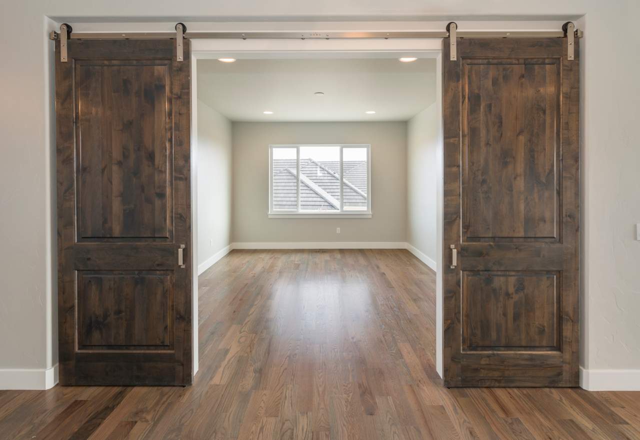 ¿Qué prestaciones tienen las puertas rústicas de interior de LosmaStudio?