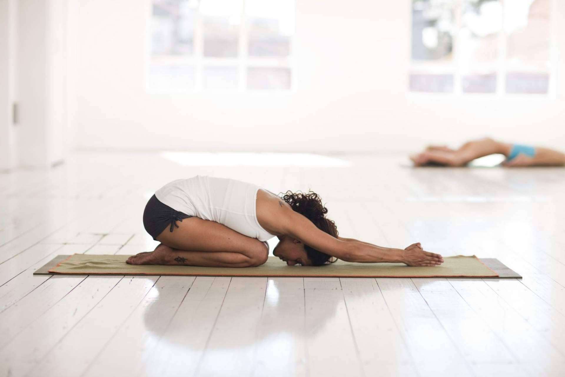 Según 196 Yoga Studio, cada vez más público masculino acude a clases de yoga en Bilbao