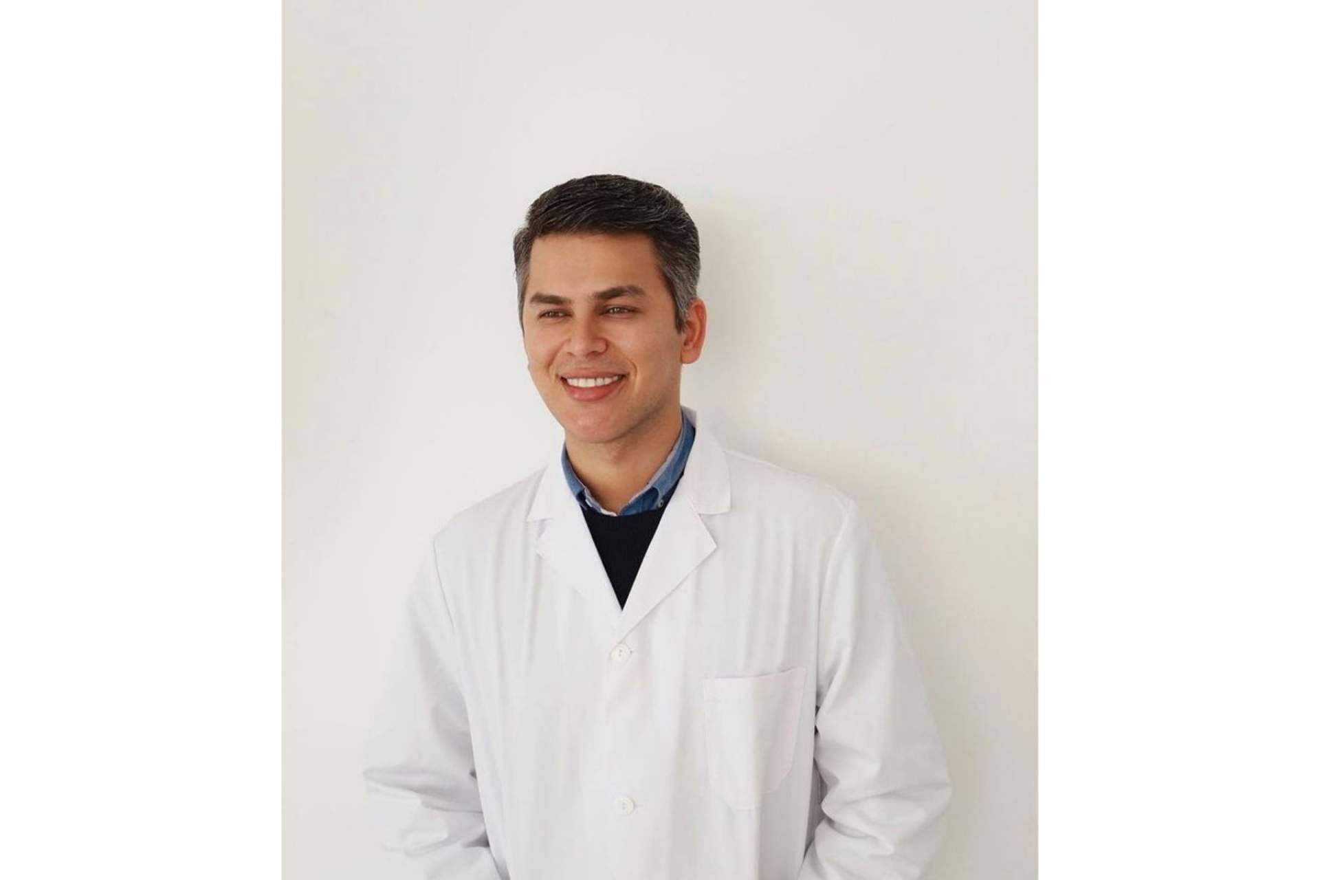 El doctor Castellar ofrece tratamientos estéticos con los que se consigue revitalizar la expresión facial de mujeres y hombres