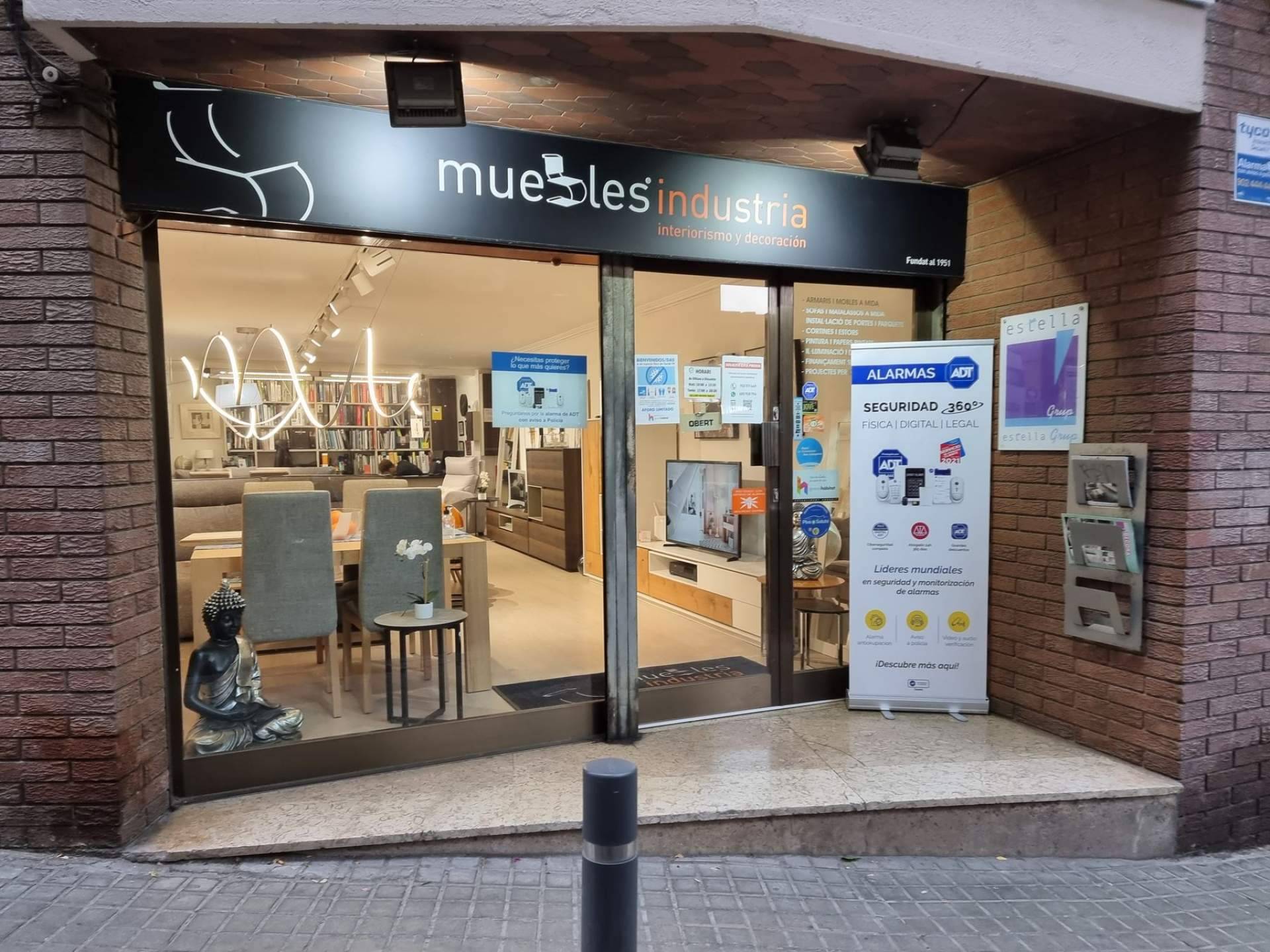 Muebles Industrias, con siete décadas de historia, se consolida como una de las tiendas de muebles con más antigüedad en Barcelona