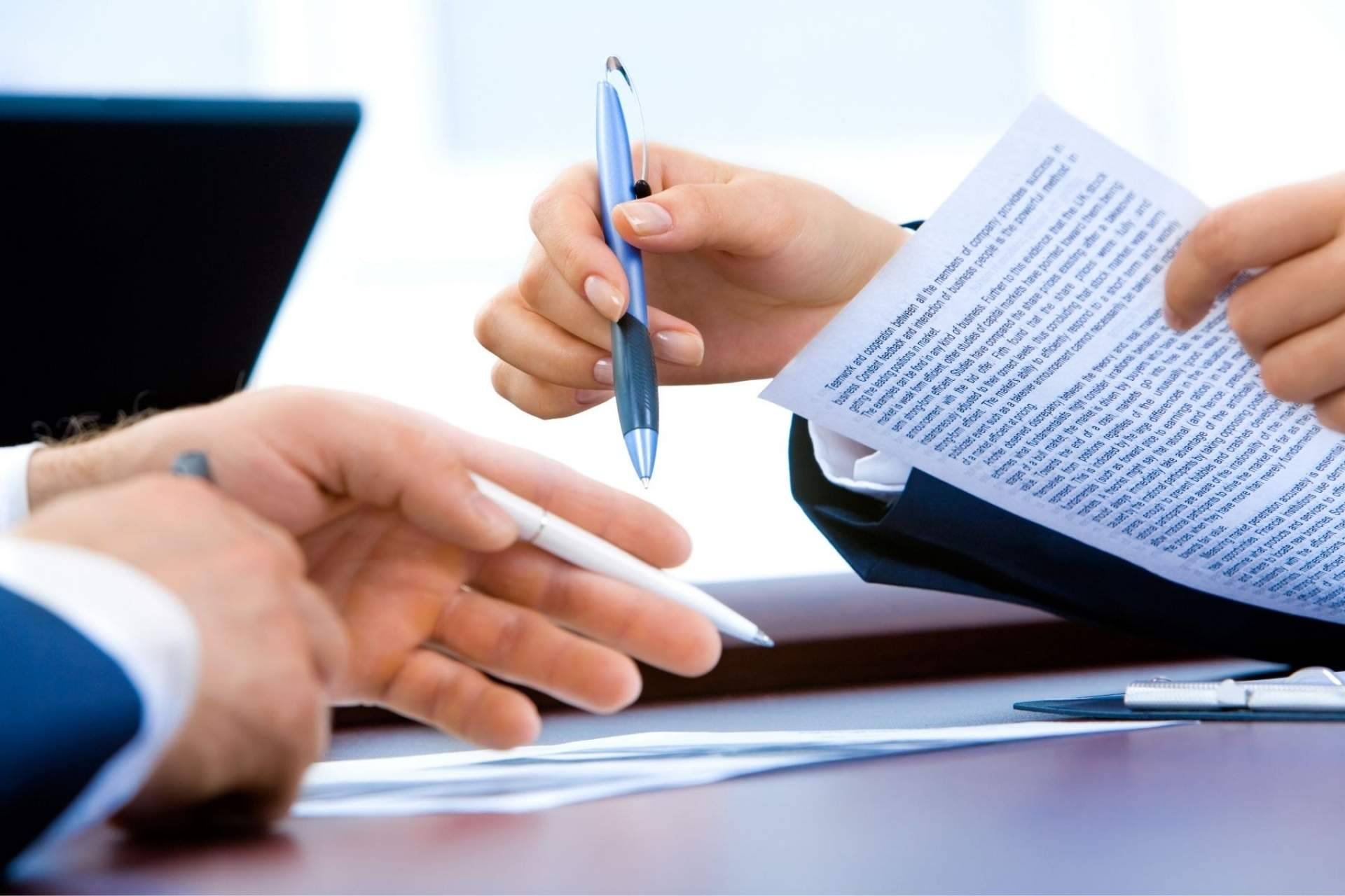 La compañía Fortuna ofrece un consultor financiero entre sus servicios