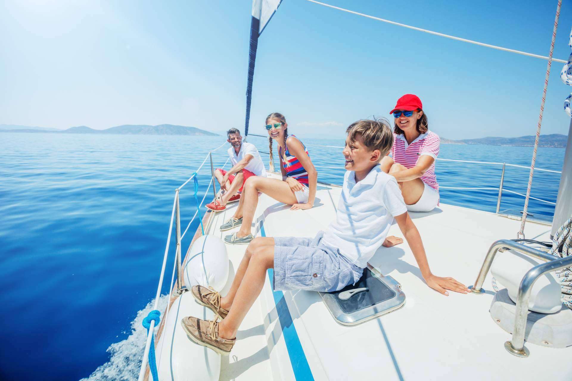 Disfrutar de un idílico paseo en barco en Granada con Alboran Charters