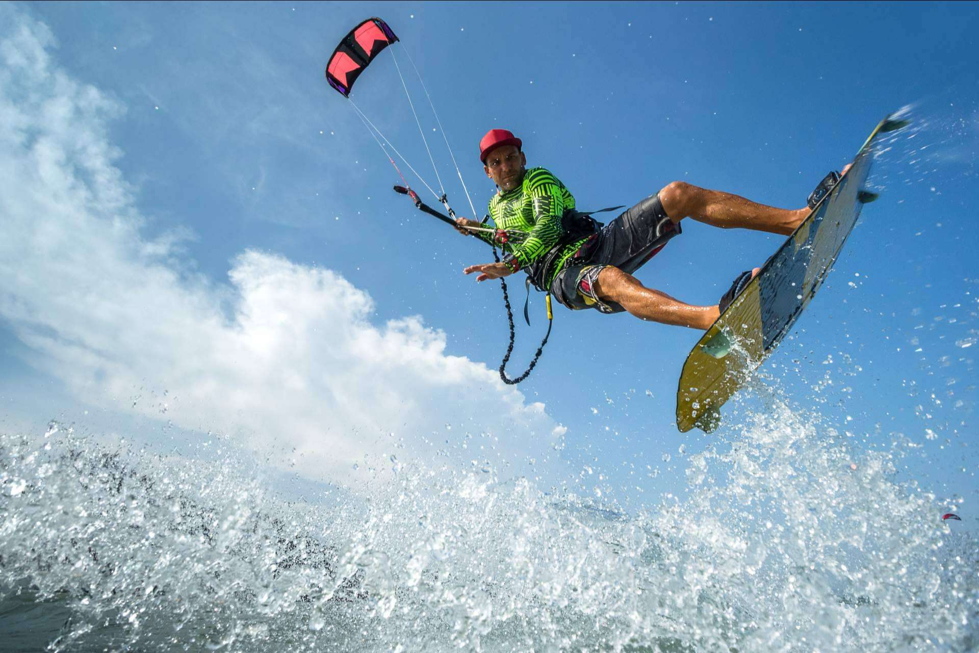 ¿Dónde encontrar cursos para principiantes y avanzados en Tarifa?: la escuela de kitesurf 3 Sixty Kite School Tarifa