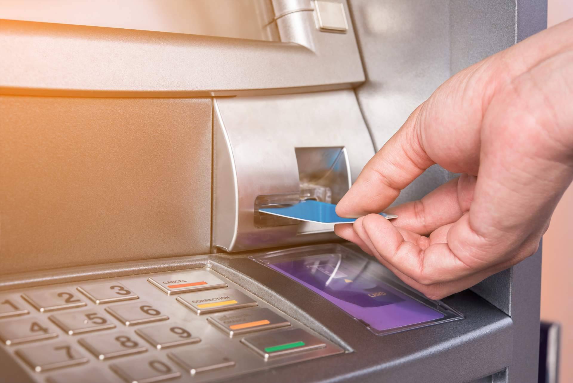 Víctimas del Crédito, la plataforma de ayuda al consumidor, asesora a los clientes sobre abusos bancarios en contratos