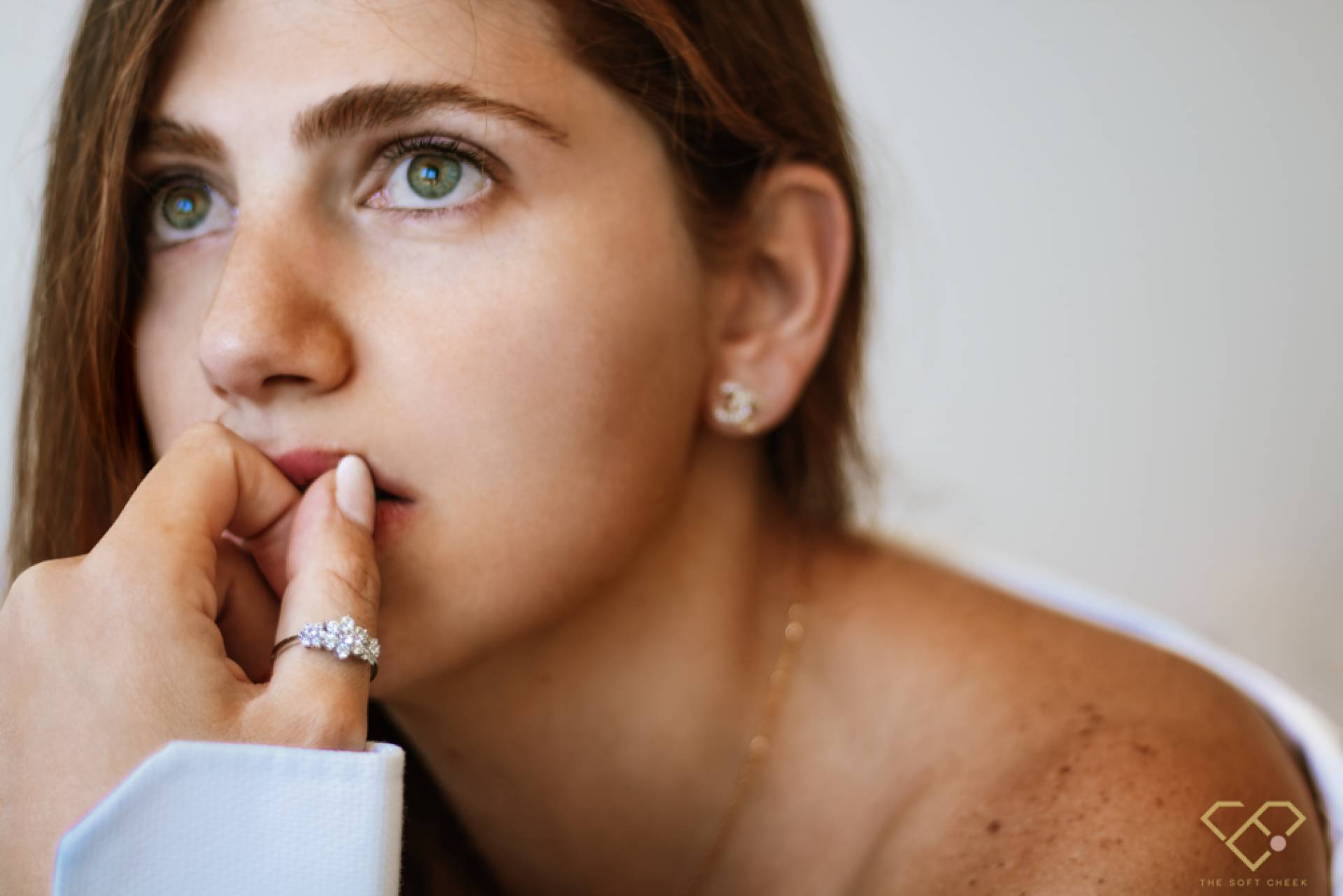 Diseños únicos de piedras preciosas con gemas brillantes en The Soft Cheek