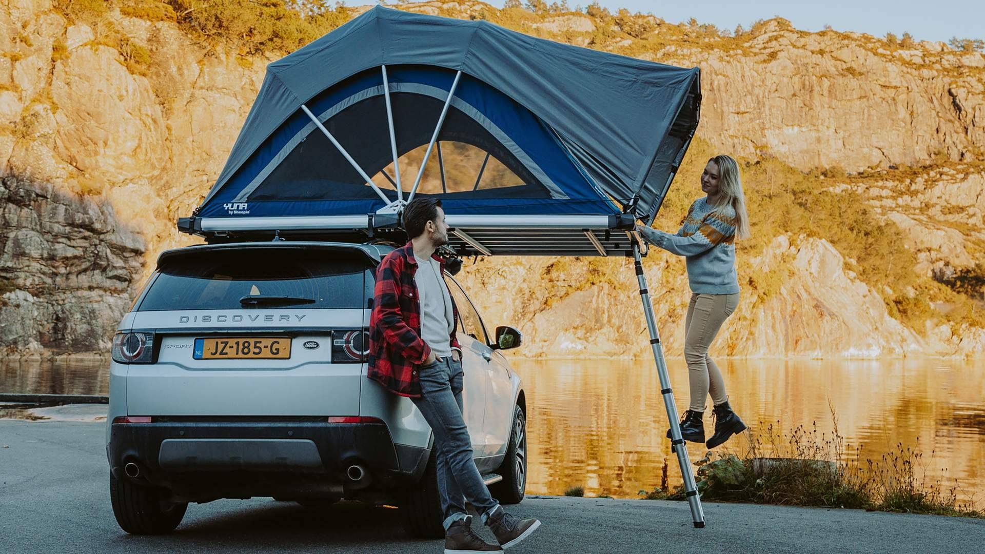 Las tiendas de techo coche distribuidas por Fox Camper se convierten en uno de los accesorios más buscados para la temporada de verano