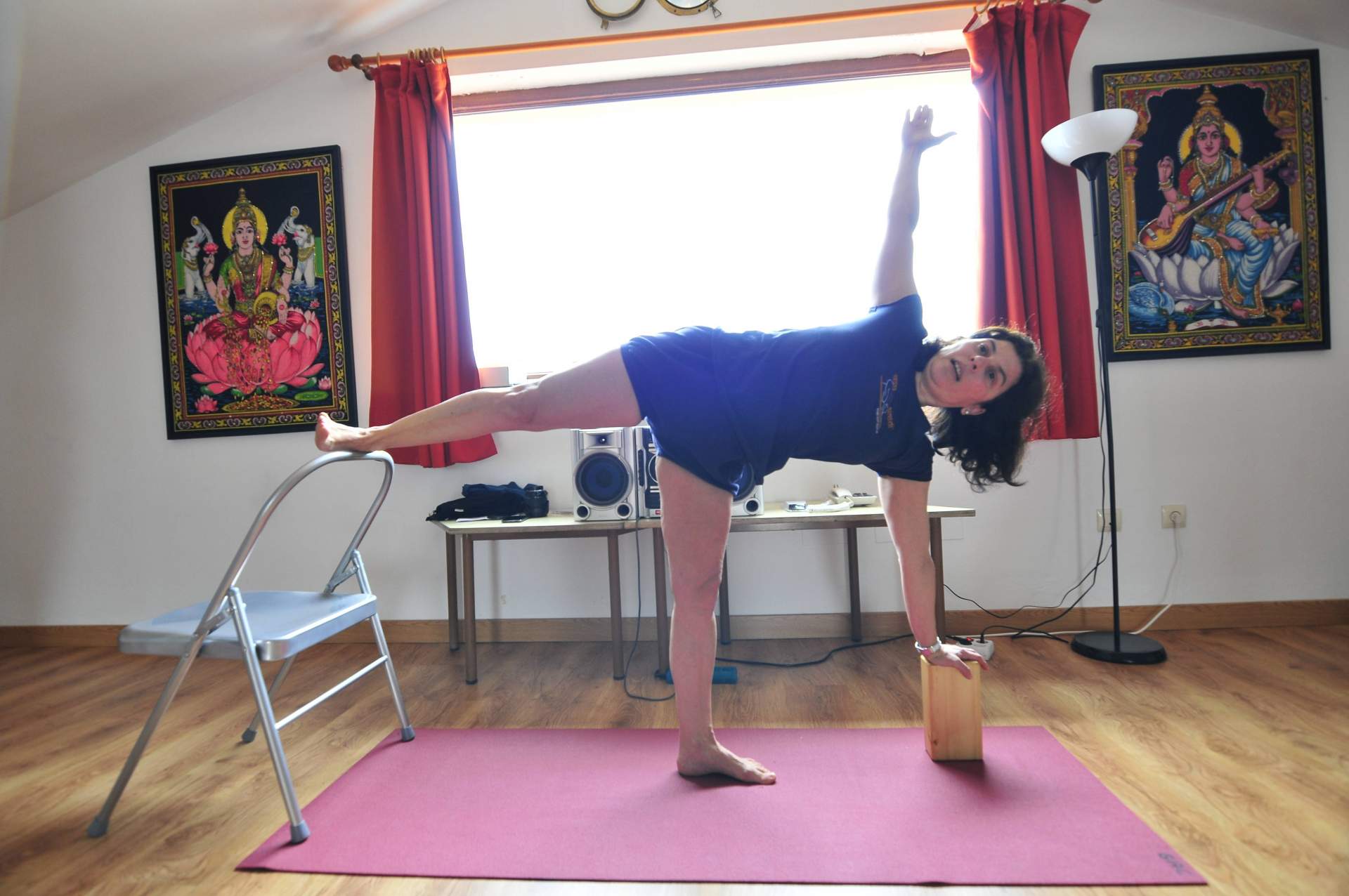 El centro Yoga Albahaca imparte clases para mejorar el estado físico