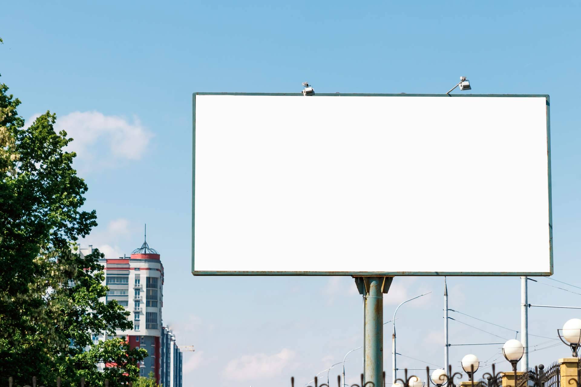 Eccodiez ofrece a las empresas servicios de publicidad metro Madrid y vallas publicidad Madrid
