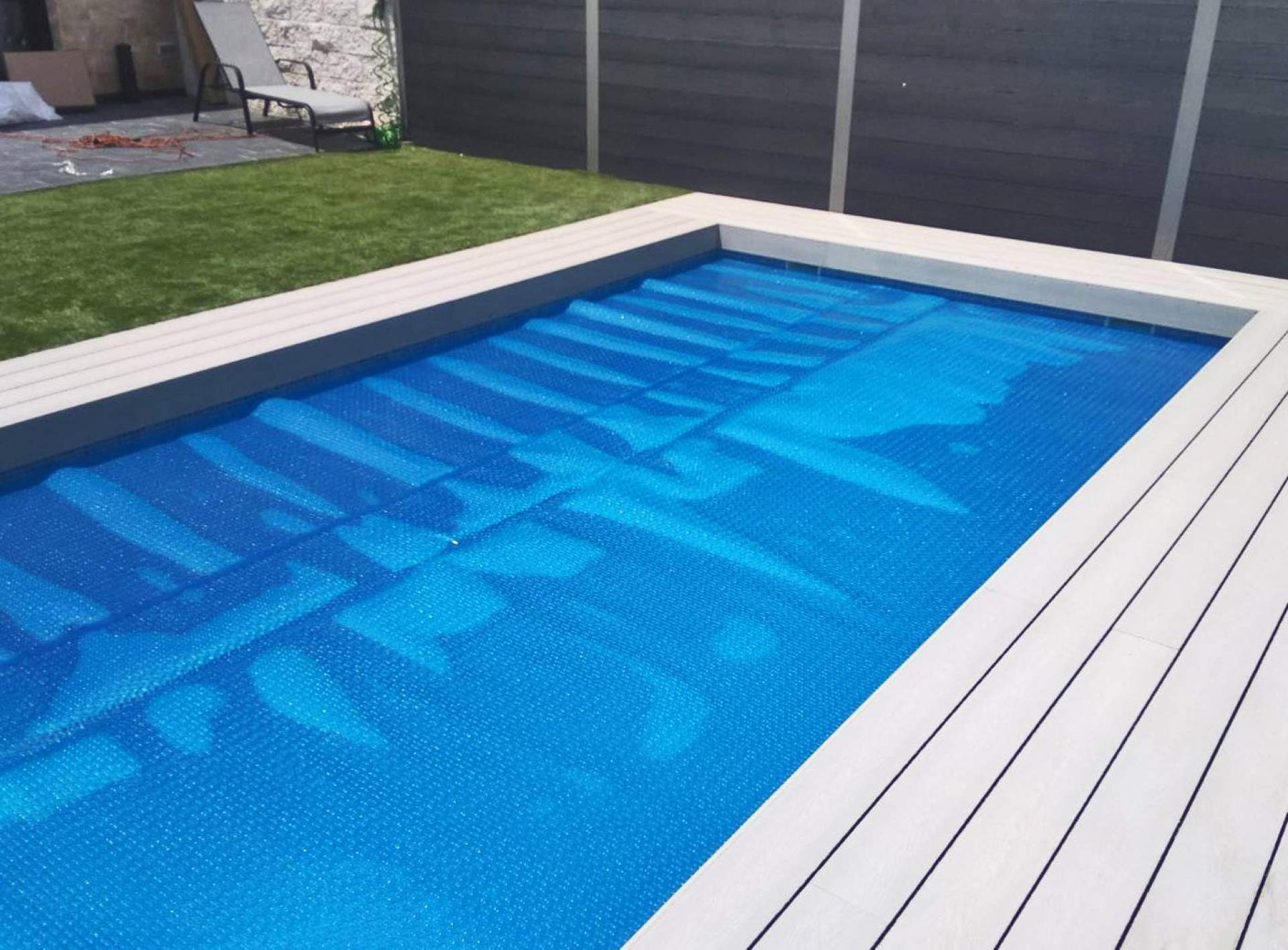 Toldos Picasso proporciona a sus clientes cobertores para piscinas en cada estación del año