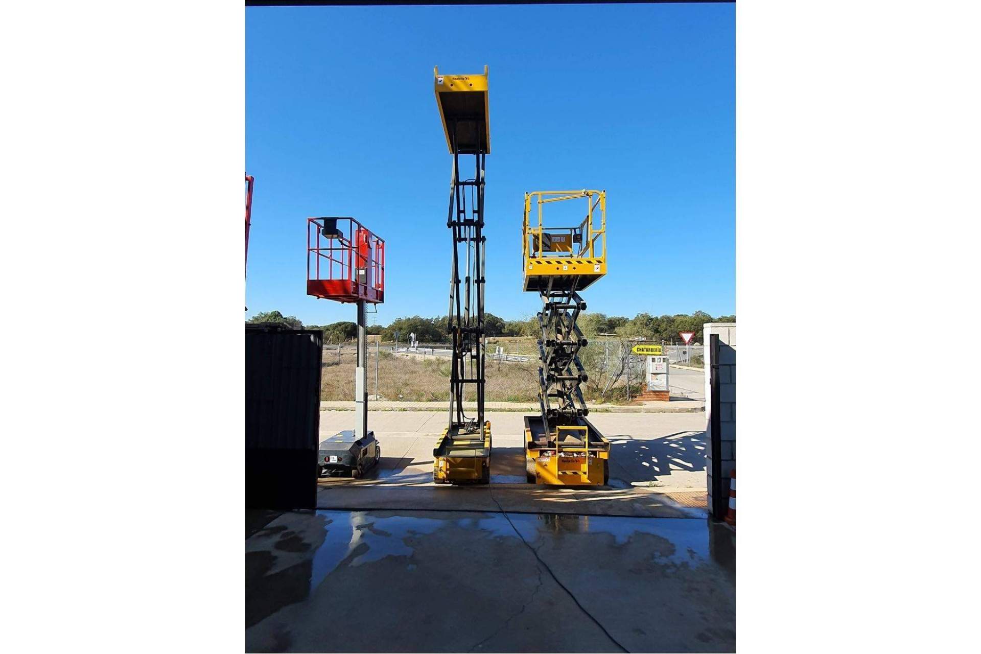 La empresa Alquilaplat dispone de múltiples modelos de plataforma elevadora de tijera