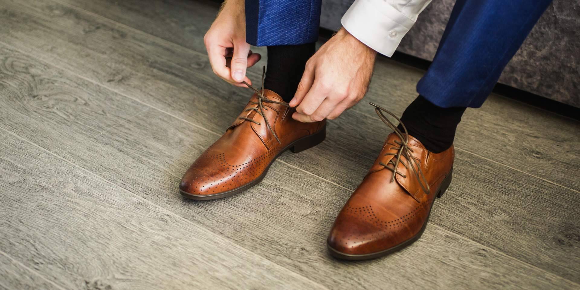 El dedicado proceso de la confección artesanal de zapatos, por el maestro Ortiz & Reed