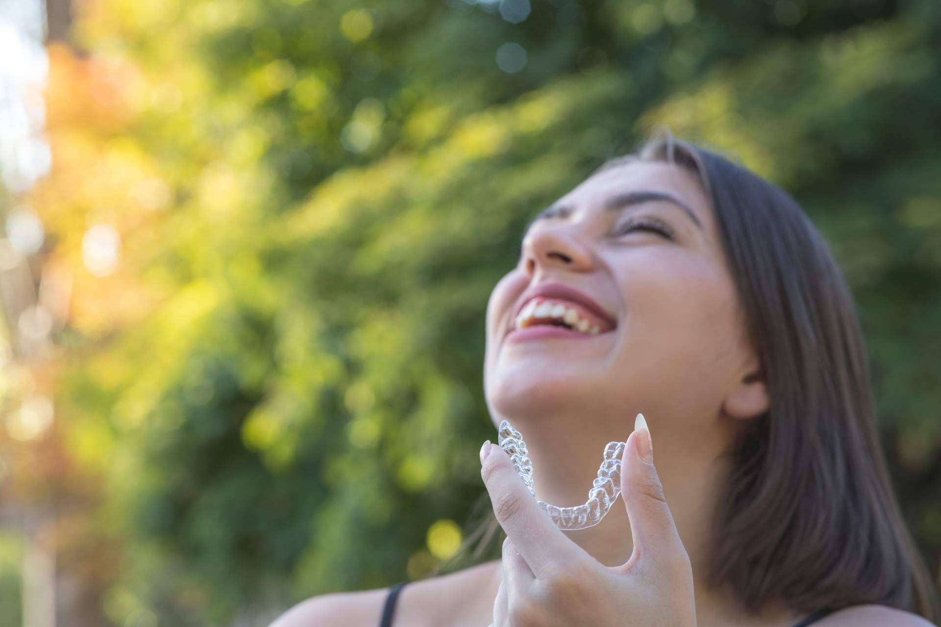 Los beneficios del tratamiento Invisalign en la Clínica Mariana Sacoto Navia