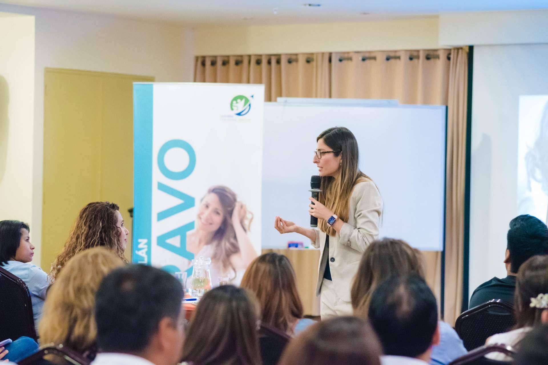 ¿Cómo hablar en público y tener éxito?: Mónica Galán Bravo, experta en comunicación verbal y no verbal