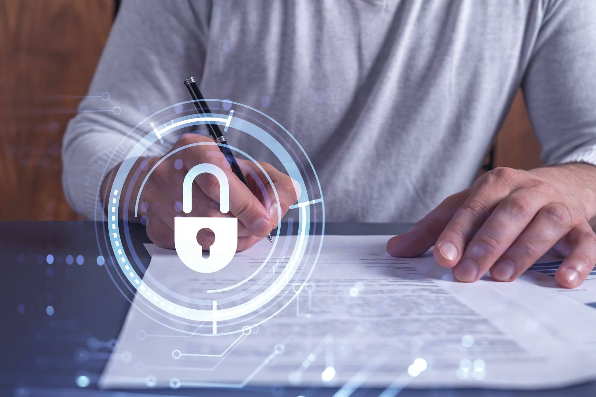La póliza ciber de Solopolizas permite proteger la información ante la pérdida de datos o el robo de claves