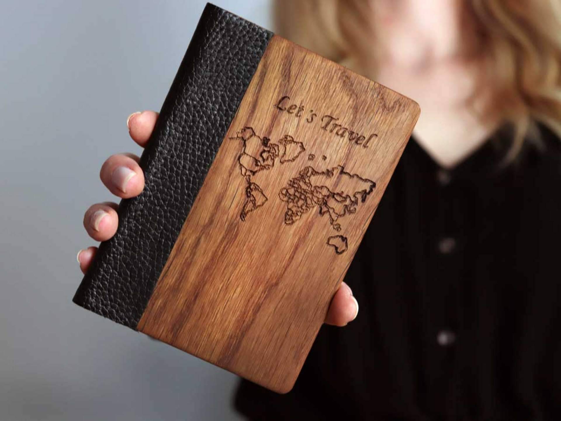 Funda de pasaporte de madera de la empresa Regalos de Madera: el mejor regalo para los viajeros